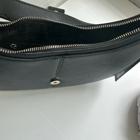 NWT Horseshoe Crescent Purse by True Religion Brand Jean. Shoulder bag. Black. - Picture 16 of 16